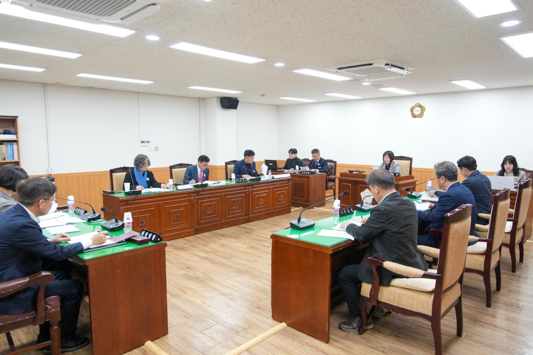 '제279회 경주시의회 제2차 정례회 제2차 의회운영위원회' 게시글의 사진(3) '20231214_(0032)_제279회 경주시의회 제2차 정례회 제2차 의회운영위원회_DSC04625.jpg'