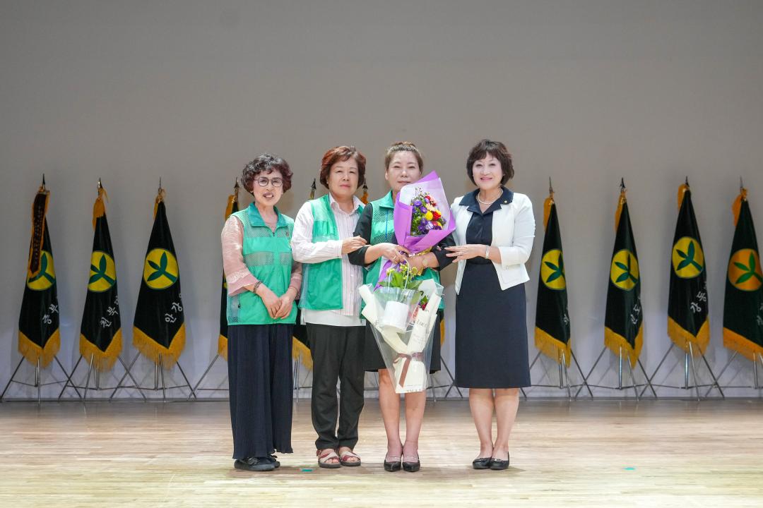 '2024 새마을 여인상 시상식 및 새마을 여성봉사자 실천대회' 게시글의 사진(10) '20240717_(0329)_2024 새마을 여인상 시상식 및 새마을 여성봉사자 실천대회_DSC07889.jpg'