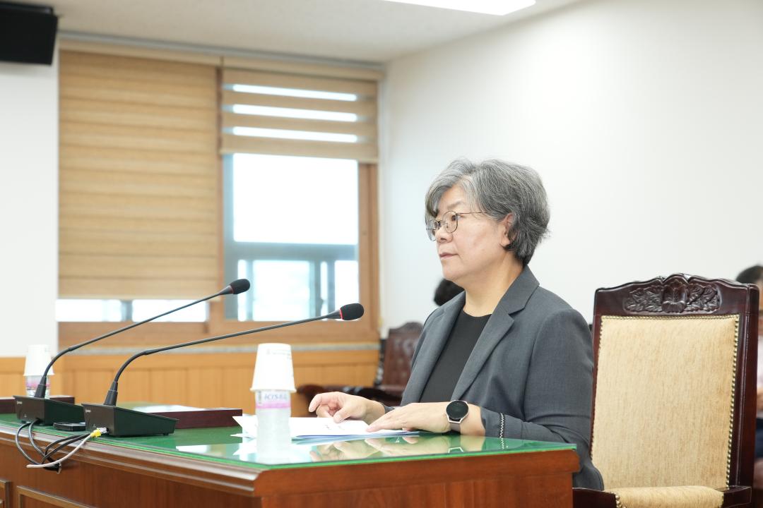 '제284회 경주시의회 임시회 중 제1차 의회운영위원회 및 의원 연구단체 운영 심의위원회' 게시글의 사진(12) '20240827_(0133)_제284회 경주시의회 임시회 중 제1차 의회운영위원회 및 의원 연구단체 운영 심의위원회_DSC09674.jpg'