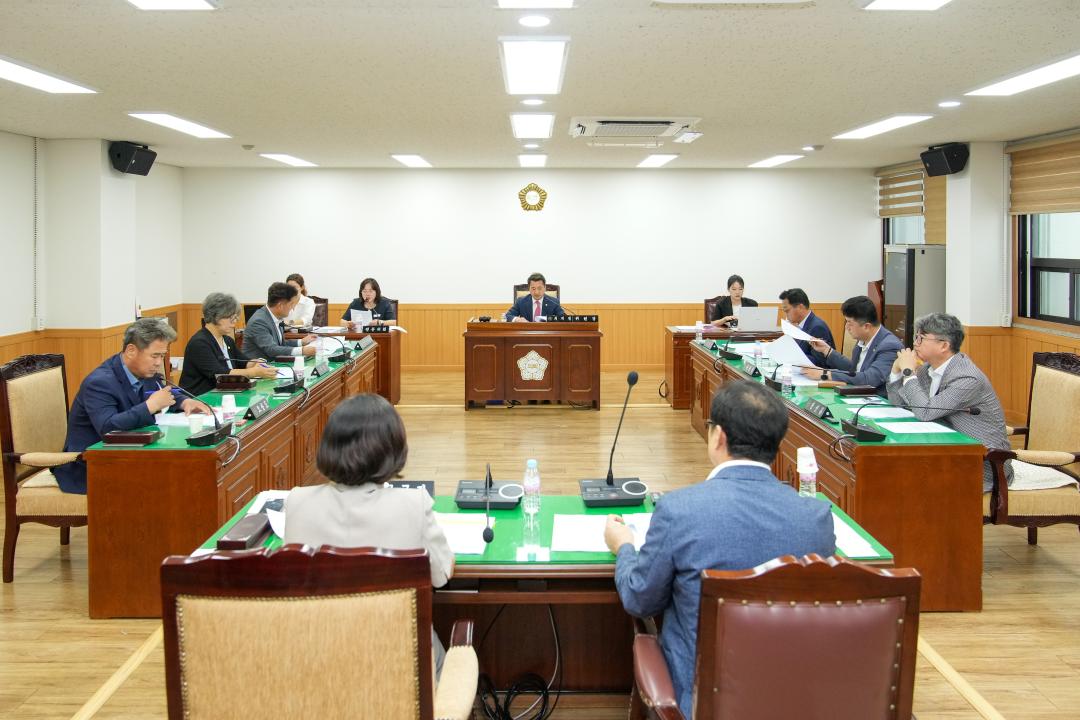 '제283회 임시회 폐회 중 제1차 의회운영위원회 회의 및 11_45 의원 연구단체 운영 심의위원회' 게시글의 사진(1) '20240814_(0365)_제283회 임시회 폐회 중 제1차 의회운영위원회 회의_DSC05949.jpg'