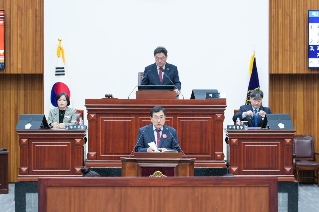 '제287회 경주시의회 제2차 정례회 중 제1차 본회의' 게시글의 사진(16) '20241128_(0258)_제287회 경주시의회 제2차 정례회 중 제1차 본회의_DSC01128.jpg'