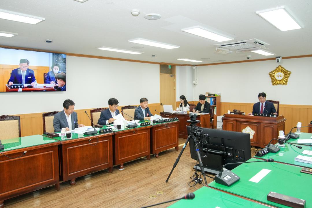 '제282회 경주시의회 제1차 정례회 중 제1차 경제산업위원회' 게시글의 사진(3) '20240610_(0141)_제282회 경주시의회 제1차 정례회 중 제1차 경제산업위원회_DSC07766.jpg'