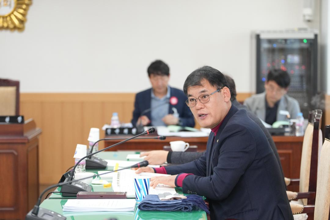 '제279회 경주시의회 제2차 정례회 제1차 경제산업위원회' 게시글의 사진(9) '20231130_(0347)_제279회 경주시의회 제2차 정례회 제1차 경제산업위원회_DSC01813.jpg'