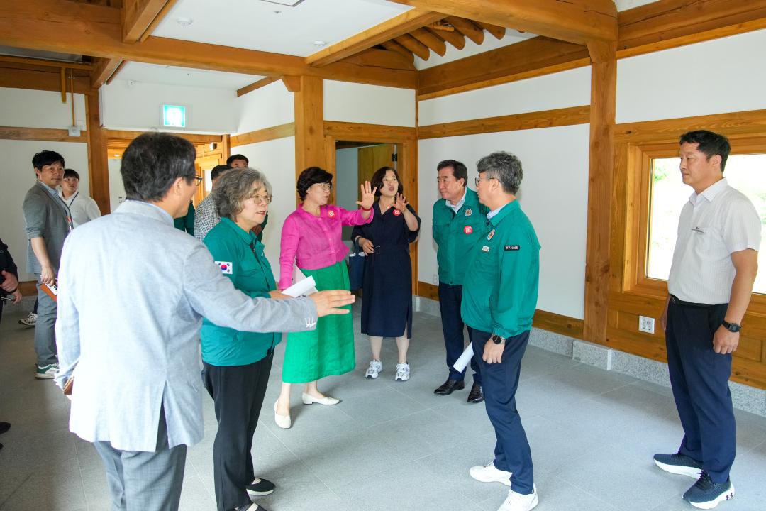 '문화도시위원회 현장방문' 게시글의 사진(9) '20240724_(0156)_문화도시위원회 현장방문(신라금속공예관)_DSC09841.jpg'
