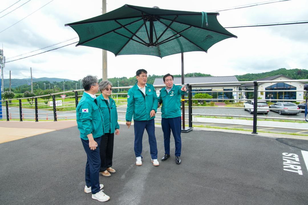 '문화도시위원회 현장방문(경주 라원_예술창작소 부지)' 게시글의 사진(33) '20240821_(0607)_문화도시위원회 현장방문(경주 라원_예술창작소 부지)_DSC08447.jpg'