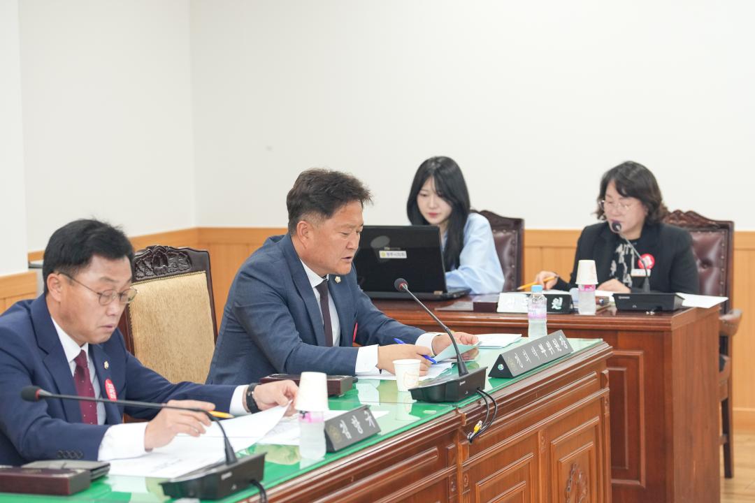'제281회 경주시의회 임시회 중 제1차 의회운영위원회' 게시글의 사진(5) '20240416_(0076)_제281회 경주시의회 임시회 중 제1차 의회운영위원회_DSC02803.jpg'