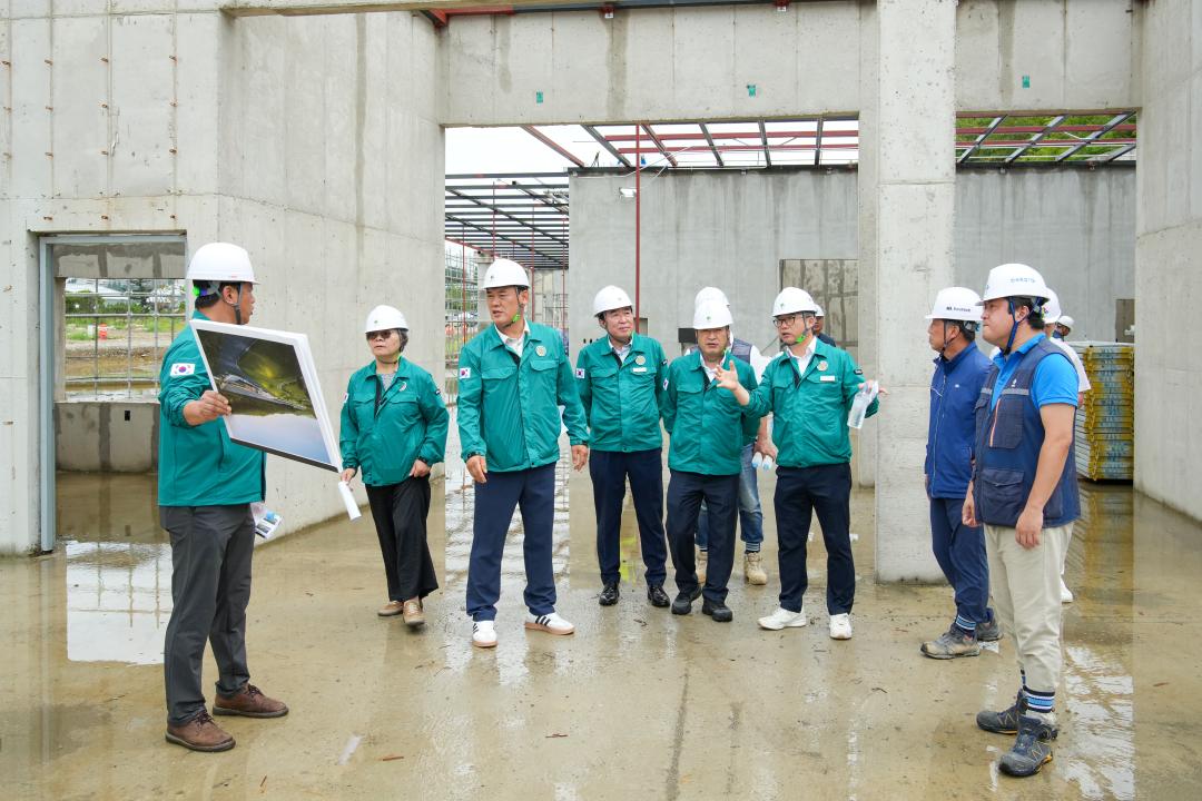'문화도시위원회 현장방문(경주 라원_예술창작소 부지)' 게시글의 사진(15) '20240821_(0306)_문화도시위원회 현장방문(경주 라원_예술창작소 부지)_DSC08141.jpg'
