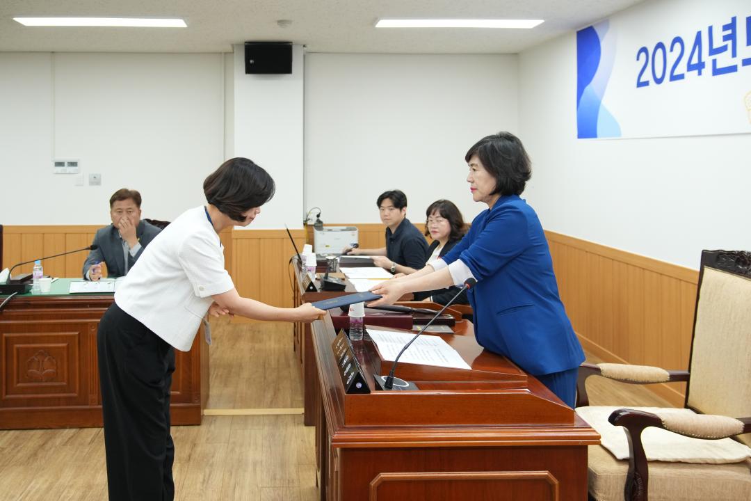 '의회운영위원회 행정사무감사' 게시글의 사진(5) '20240618_(0028)_의회운영위원회 행정사무감사_DSC08707.jpg'