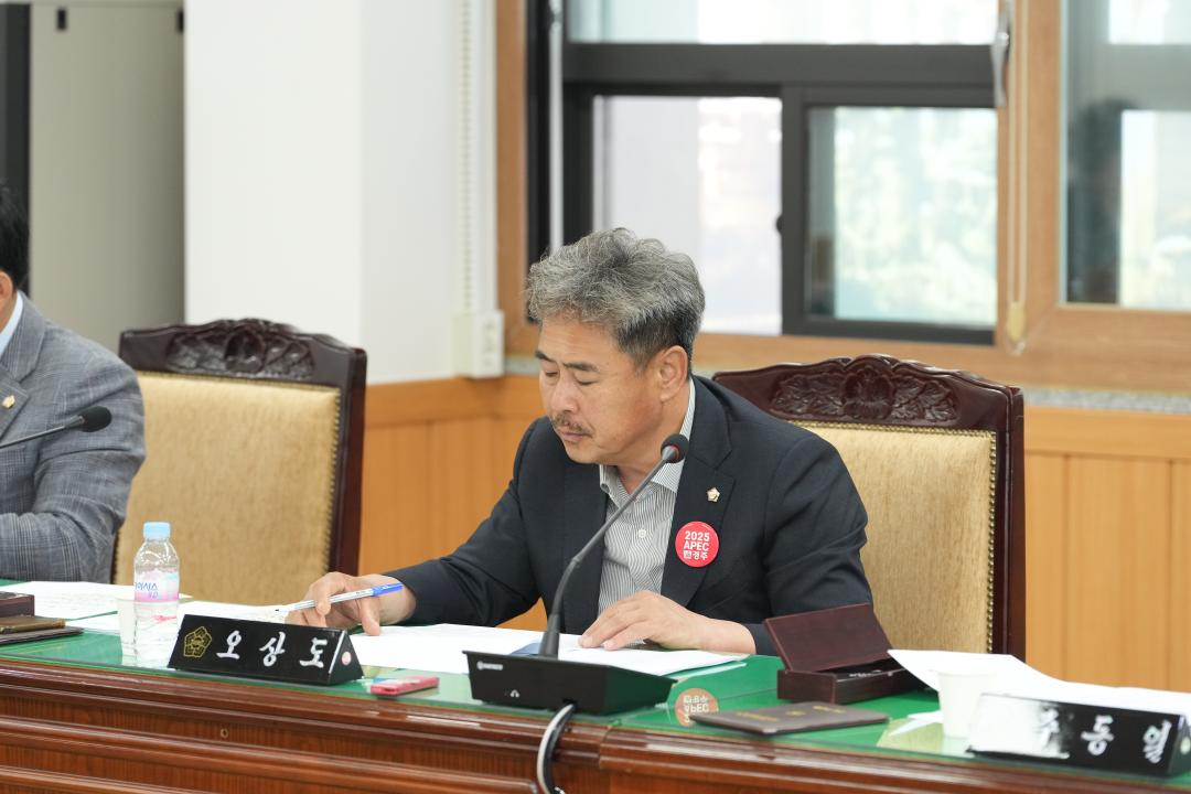 '제282회 경주시의회 제1차 정례회 중 제1차 의회운영위원회' 게시글의 사진(10) '20240610_(0067)_제282회 경주시의회 제1차 정례회 중 제1차 의회운영위원회_DSC07693.jpg'