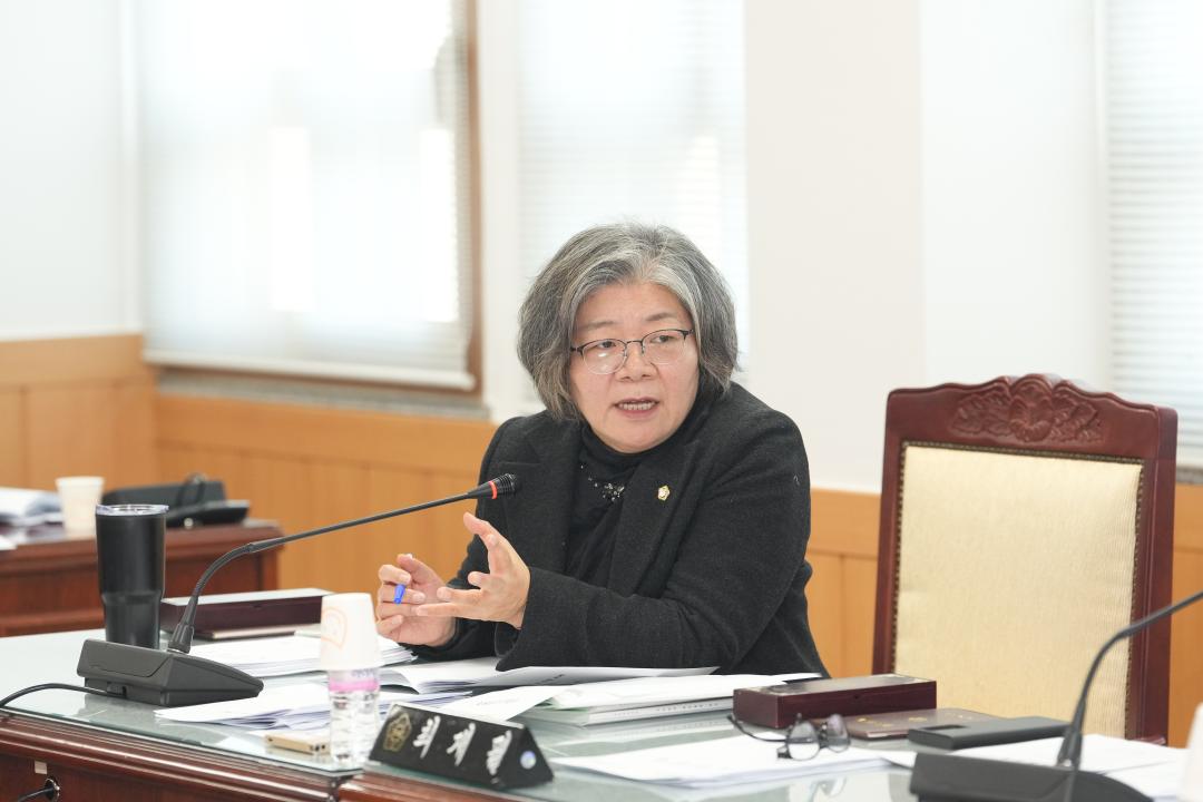 '제287회 경주시의회 제2차 정례회 중 제1차 문화도시위원회' 게시글의 사진(13) '20241129_(0540)_제287회 경주시의회 제2차 정례회 중 제1차 문화도시위원회_DSC02227.jpg'