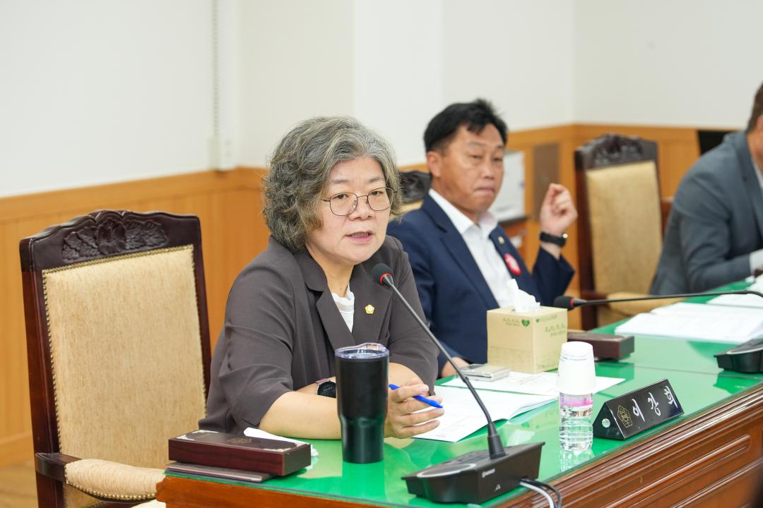 '의회운영위원회 행정사무감사' 게시글의 사진(11) '20240618_(0106)_의회운영위원회 행정사무감사_DSC08785.jpg'