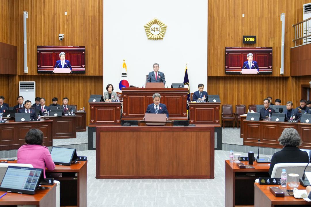 '제279회 경주시의회 제2차 정례회 제3차 본회의' 게시글의 사진(5) '20231220_(0211)_제279회 경주시의회 제2차 정례회 제3차 본회의_DSC06239.jpg'