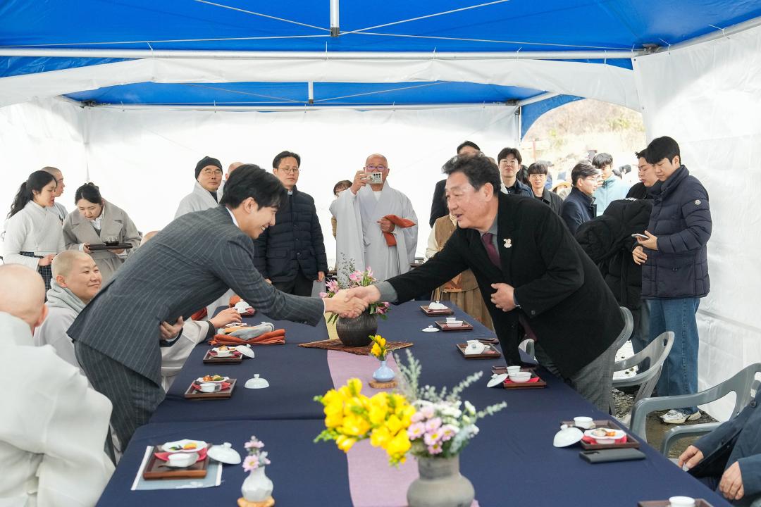 '열암곡 마애부처님 바로모시기 108배 기도법회' 게시글의 사진(10) '10 20250315_(0012)_총무원장 진우스님 열암곡 마애부처님 바로모시기 108배 기도법회_DSC01754.jpg'