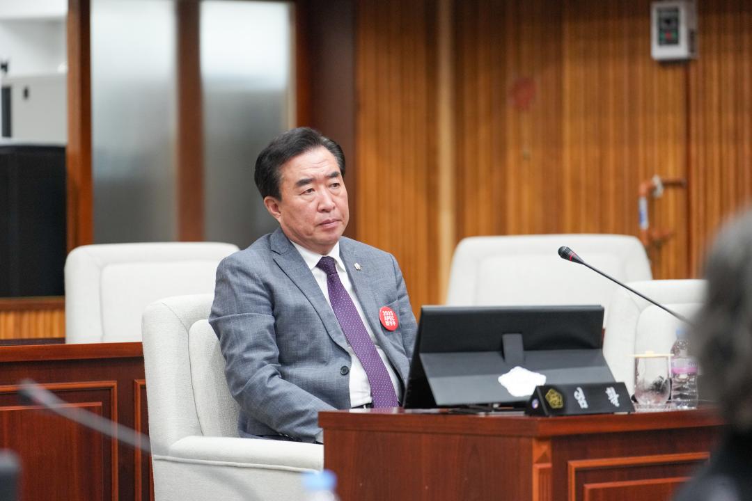 '제279회 경주시의회 제2차 정례회 제3차 본회의' 게시글의 사진(19) '20231220_(0412)_제279회 경주시의회 제2차 정례회 제3차 본회의_DSC06443.jpg'
