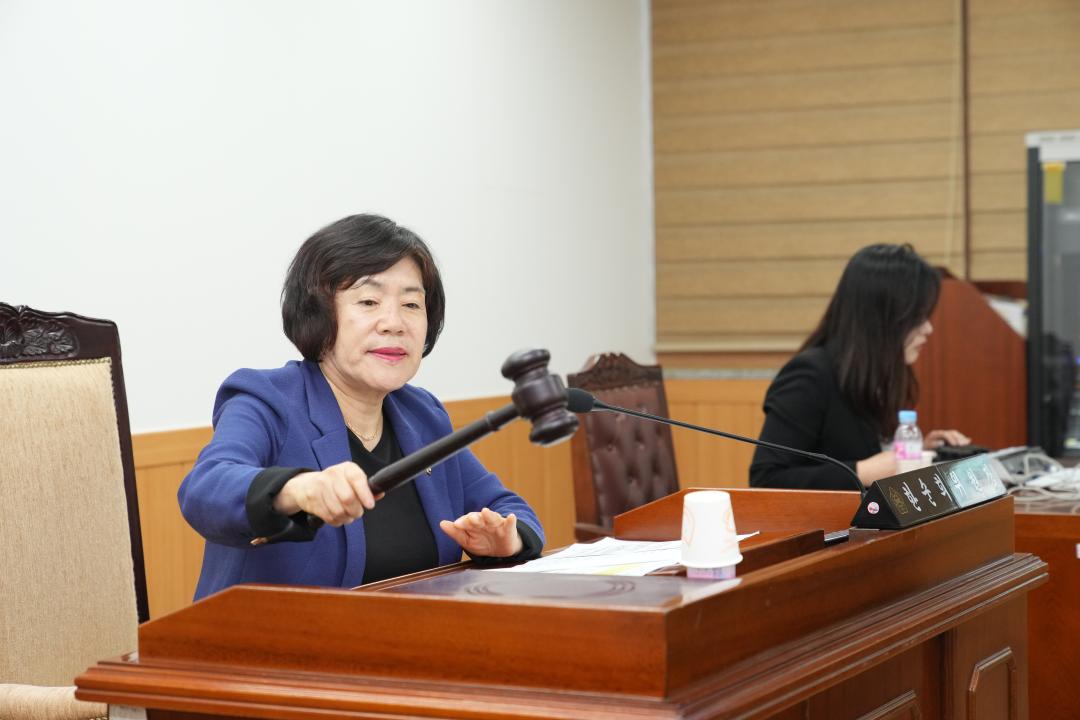 '제281회 경주시의회 임시회 중 제1차 의회운영위원회' 게시글의 사진(2) '20240416_(0020)_제281회 경주시의회 임시회 중 제1차 의회운영위원회_DSC02747.jpg'