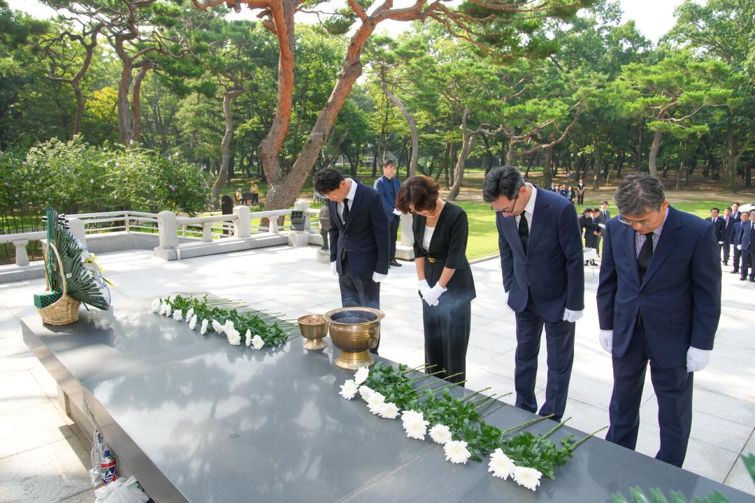 '경주시의회 9대 개원 1주년 기념행사 - 충혼탑 참배' 게시글의 사진(9) '20230703_(0110)_경주시의회 9대 개원 1주년 기념행사_DSC00840.jpg'