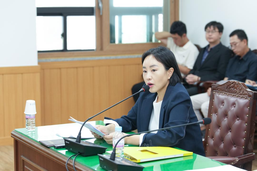 '제283회 임시회 폐회 중 제1차 의회운영위원회 회의 및 11_45 의원 연구단체 운영 심의위원회' 게시글의 사진(13) '20240814_(0507)_의원 연구단체 운영 심의위원회_DSC06096.jpg'
