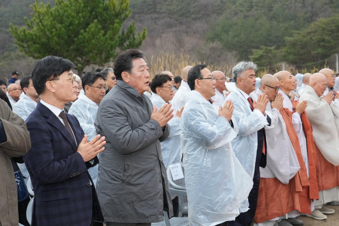 '열암곡 마애부처님 바로모시기 108배 기도법회' 게시글의 사진(6) '06 20250315_(0034)_총무원장 진우스님 열암곡 마애부처님 바로모시기 108배 기도법회_DSC01776.jpg'