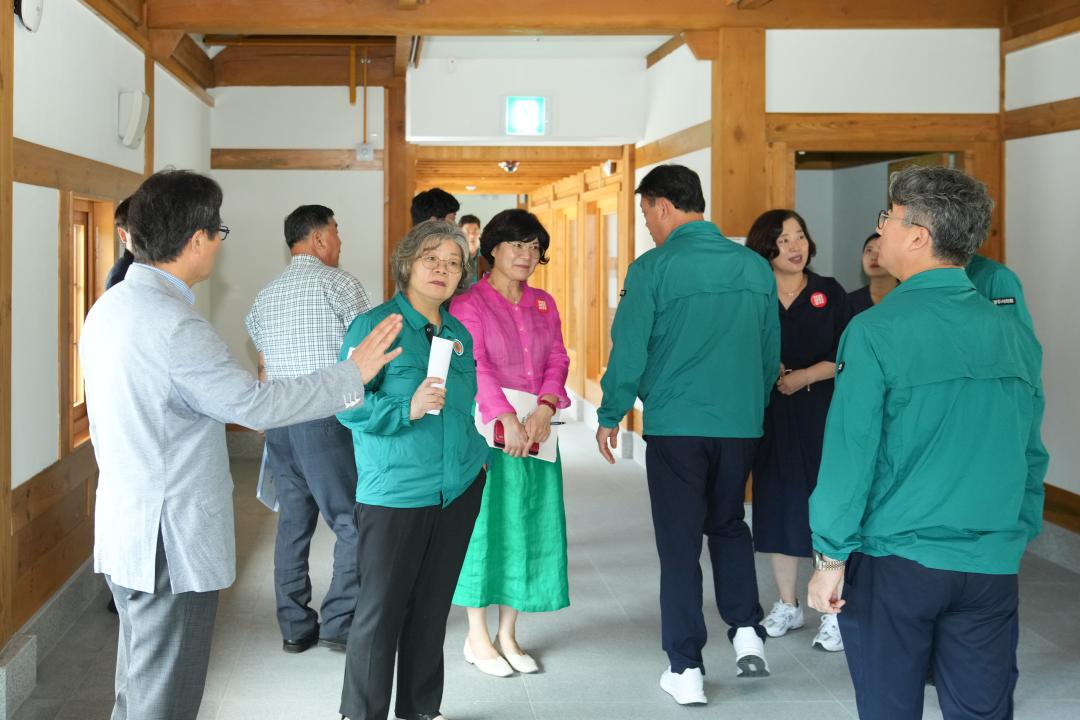 '문화도시위원회 현장방문' 게시글의 사진(12) '20240724_(0147)_문화도시위원회 현장방문(신라금속공예관)_DSC09832.jpg'