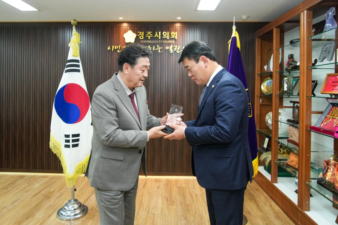 '경상북도 의정봉사대상' 게시글의 사진(4) '20241202_(0633)_경상북도 의정봉사대상_DSC03440.jpg'