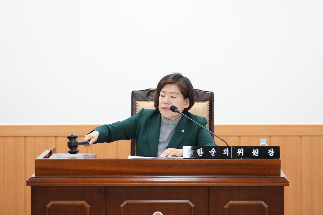 '제279회 경주시의회 제2차 정례회 제1차 의회운영위원회' 게시글의 사진(18) '20231130_(0288)_제279회 경주시의회 제2차 정례회 제1차 의회운영위원회_DSC01755.jpg'