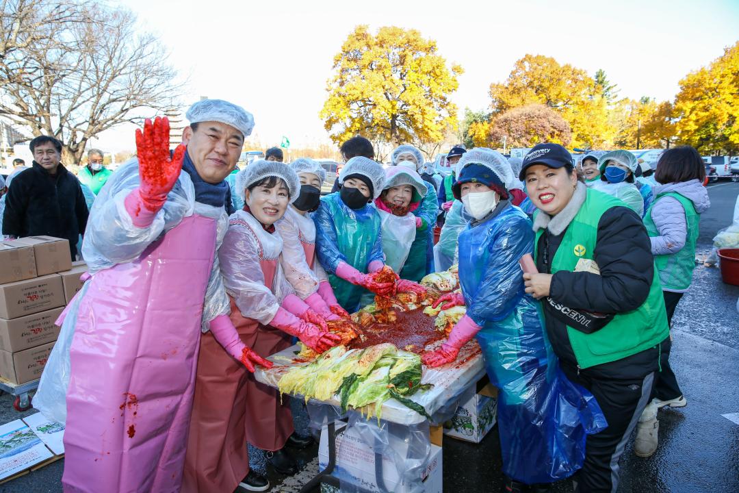'2023 경주시새마을회 사랑의 김장 담가주기' 게시글의 사진(24) '20231124_(0268)_2023 경주시 새마을회 사랑의 김장 담가주기_A21Q3234.jpg'