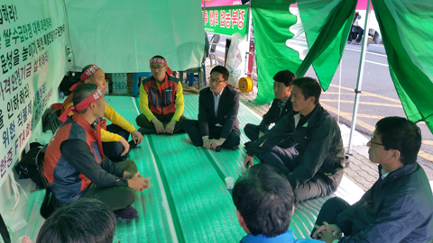 한중FTA반대 집회 현장 격려 방문