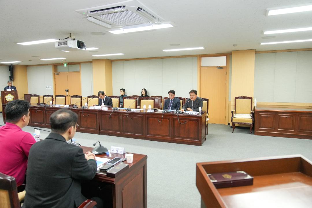 'APEC 이후 경주의 지속가능한 발전 전략 수립 연구용역 최종보고회' 게시글의 사진(4) '20251211_(0566)_APEC 이후 경주의 지속가능한 발전 전략 수립 연구용역 최종보고회_DSC06191.jpg'