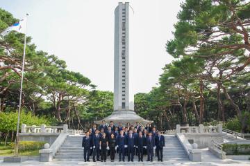 경주시의회 9대 개원 1주년 기념행사 - 충혼탑 참배